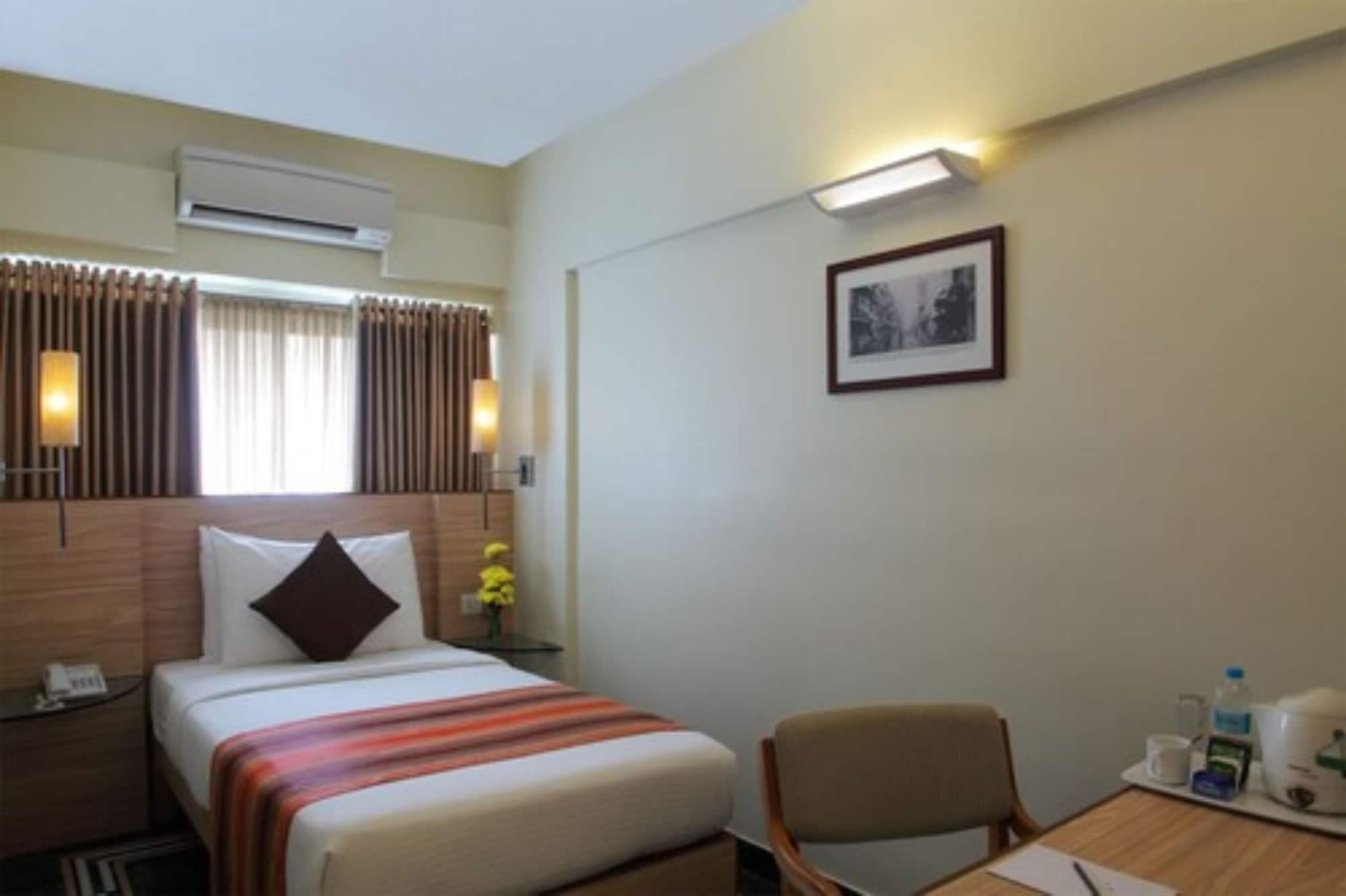 Hiltop Hotel Bombaj Zewnętrze zdjęcie