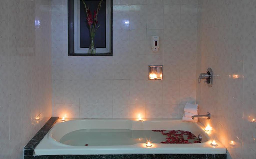 Hiltop Hotel Bombaj Zewnętrze zdjęcie