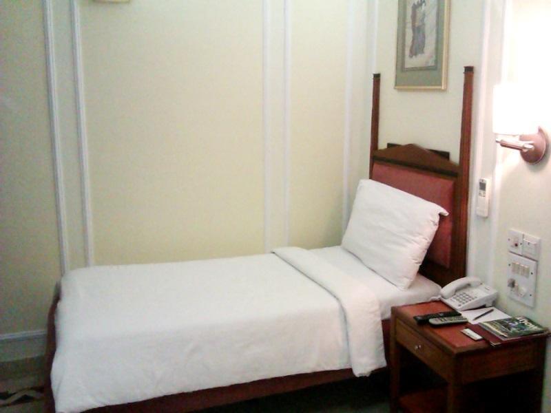 Hiltop Hotel Bombaj Zewnętrze zdjęcie