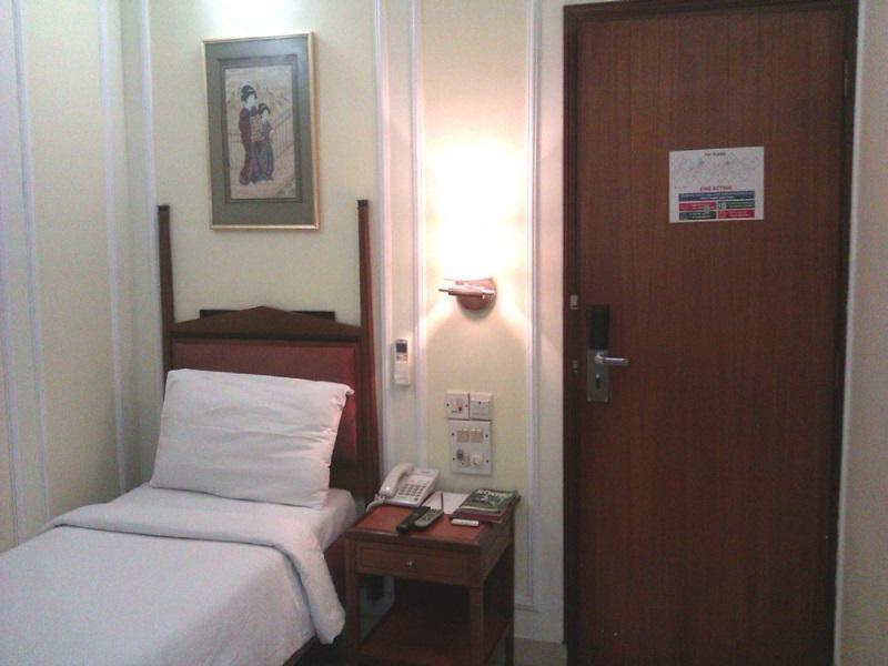 Hiltop Hotel Bombaj Zewnętrze zdjęcie
