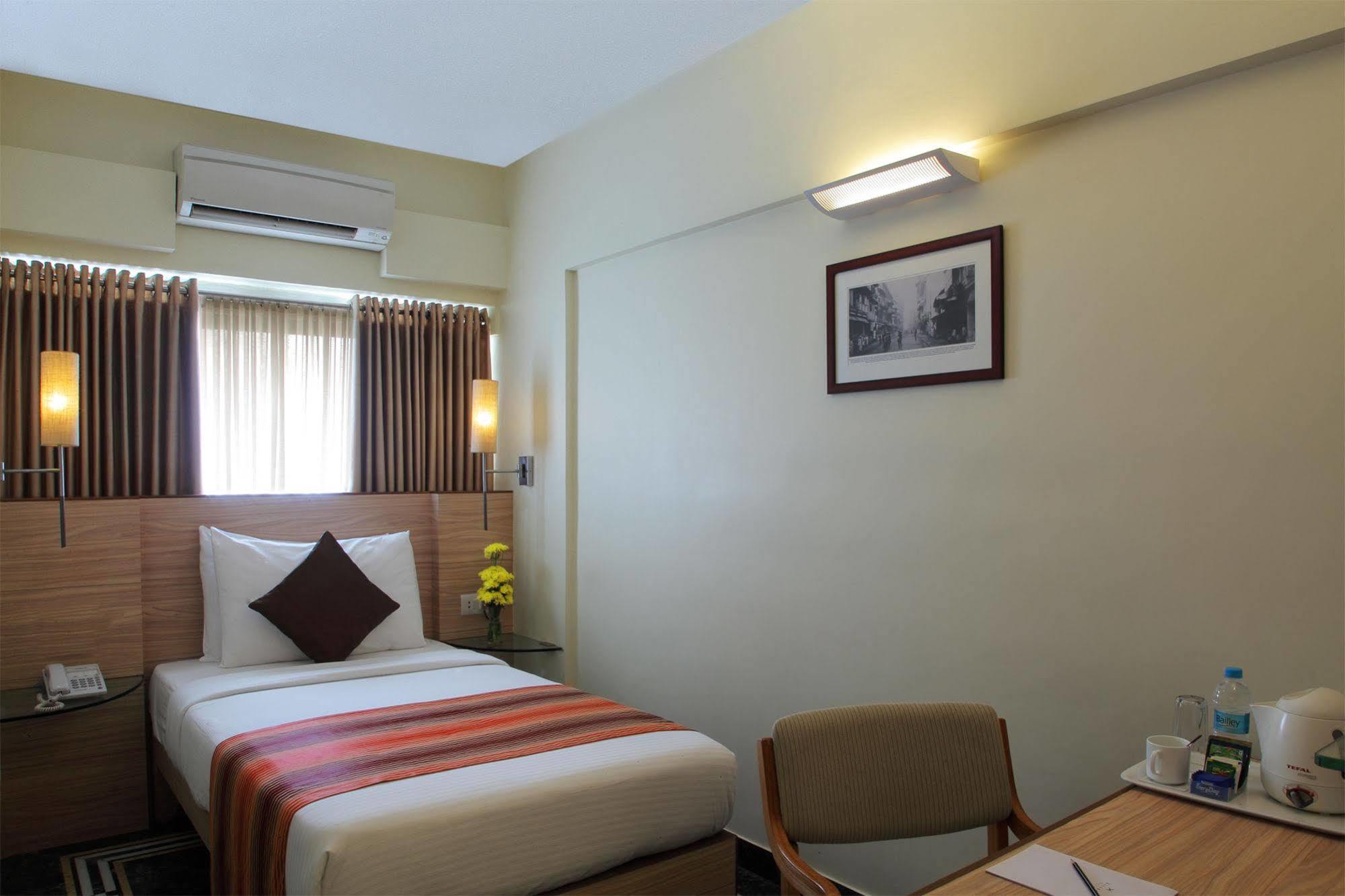 Hiltop Hotel Bombaj Zewnętrze zdjęcie