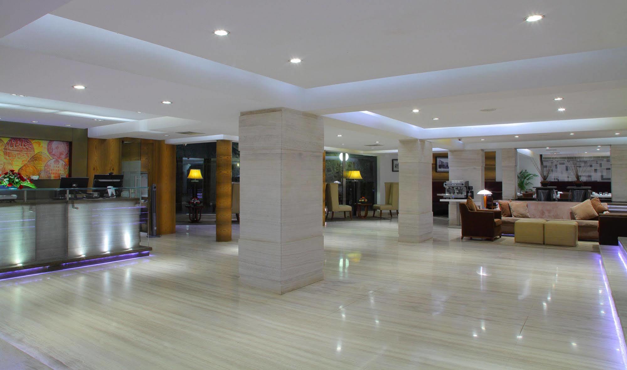 Hiltop Hotel Bombaj Zewnętrze zdjęcie